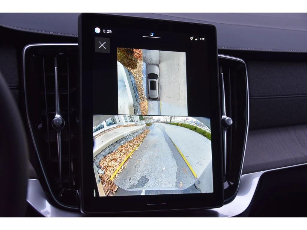 2026 Volvo - image 21