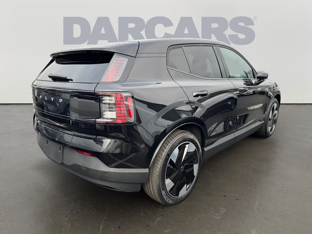 2025 Volvo - image 4