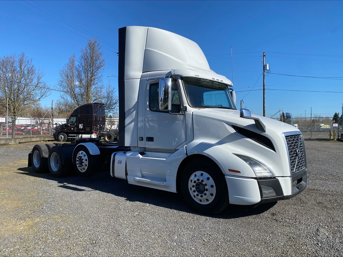 2018 Volvo VNL 860 - image 7