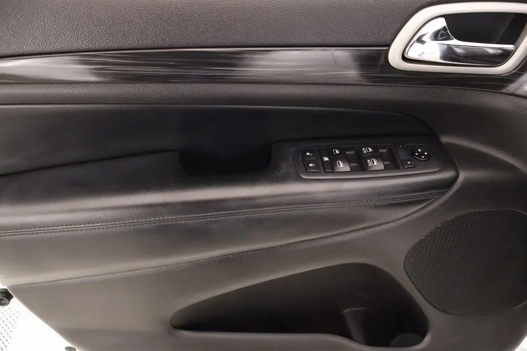 2020 Jeep Grand Cherokee Altitude photo 13