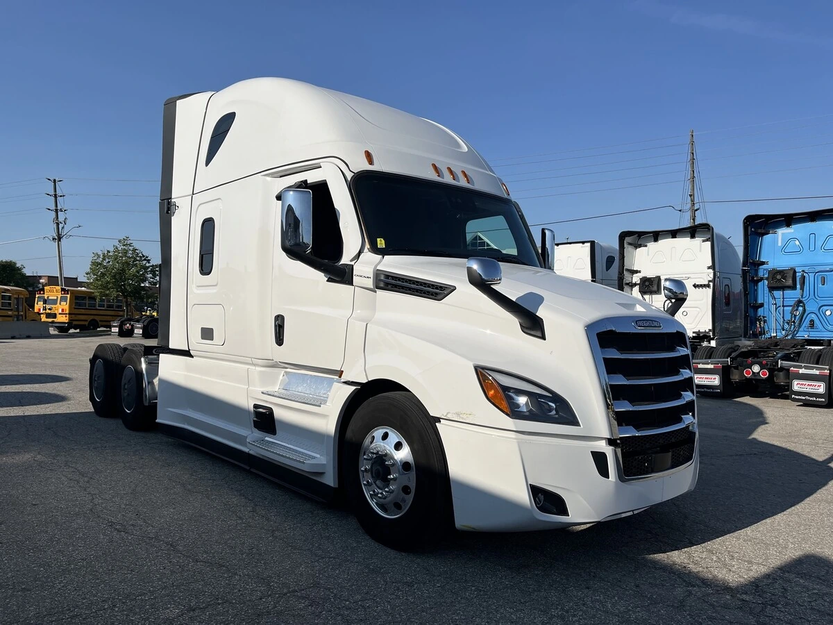 2026 Freightliner Cascadia — photo 3