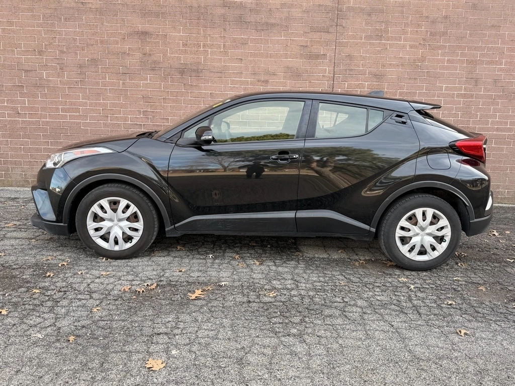 Used 2019 Toyota C-HR LE with VIN JTNKHMBX4K1026211 for sale in Kansas City