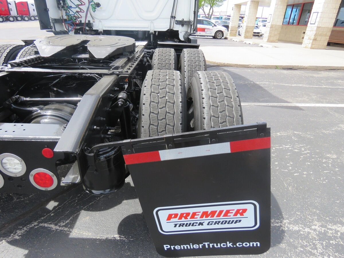 2023 Freightliner Cascadia - image 6