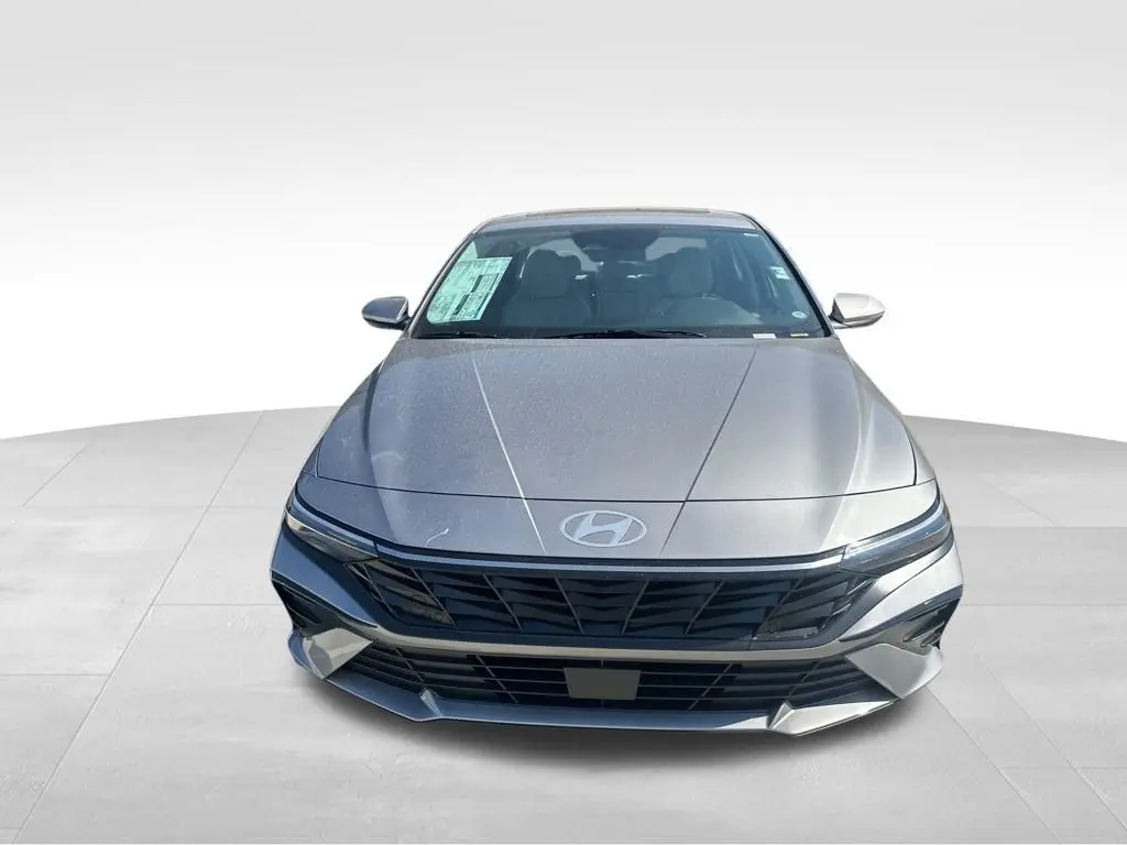 2025 Hyundai Elantra Limited photo 2