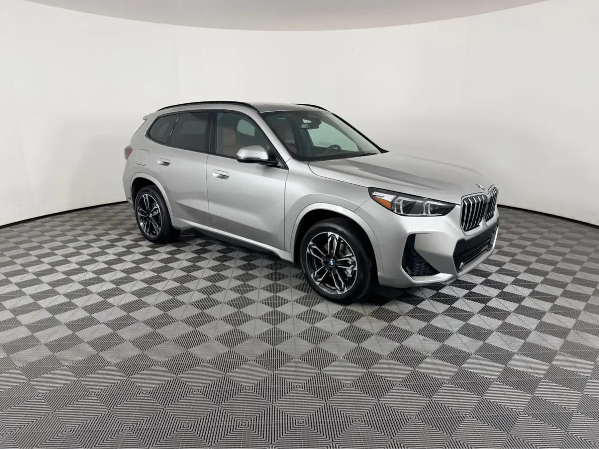 2026 BMW X1 28i's photo