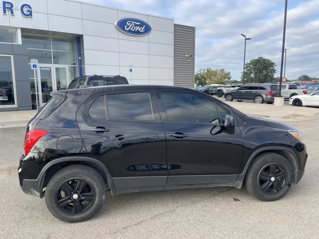 2020 Chevrolet Trax LS photo 4