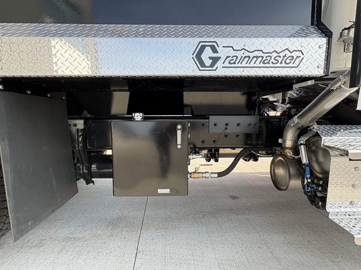 2027 Freightliner M2 106 — photo 5