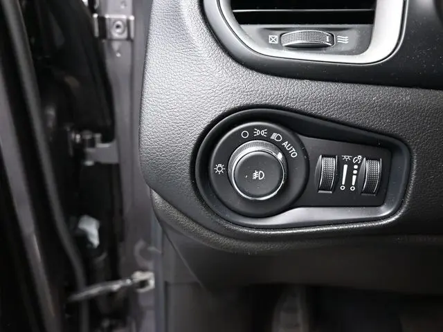 2021 Jeep Renegade Latitude photo 10