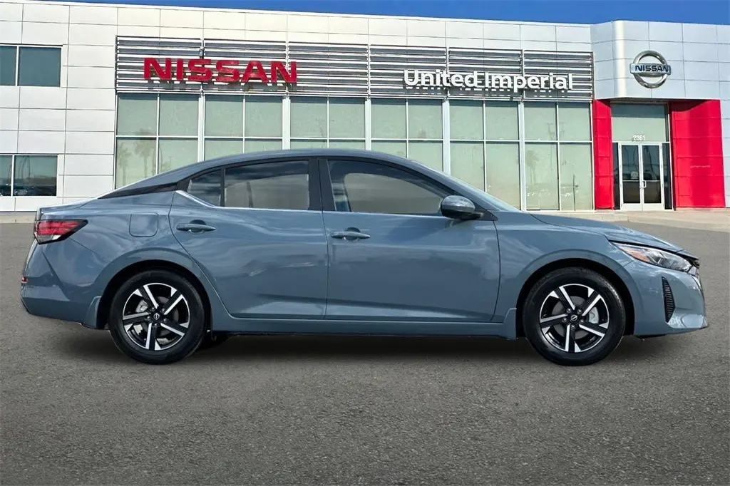 2025 Nissan Sentra SV photo 3