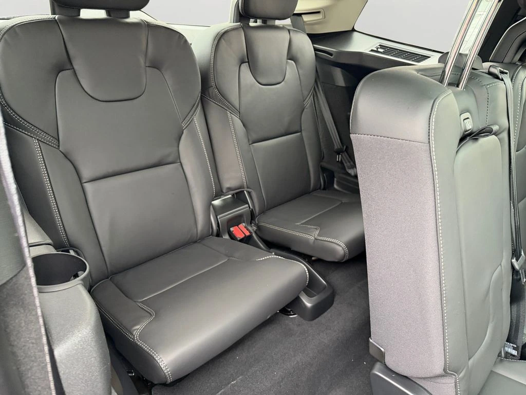 2026 Volvo - image 8