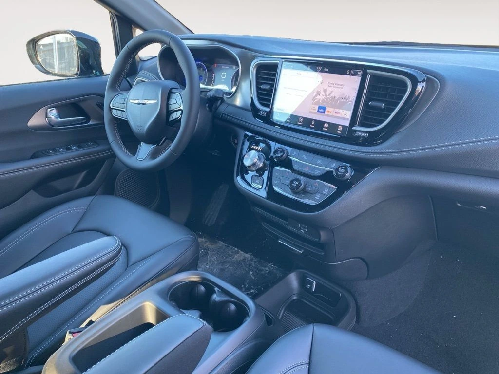 2026 Chrysler Pacifica Select - Photo 7
