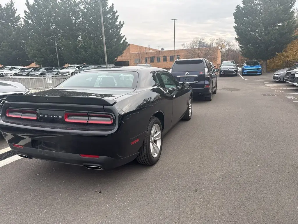 2023 Dodge Challenger SXT photo 4