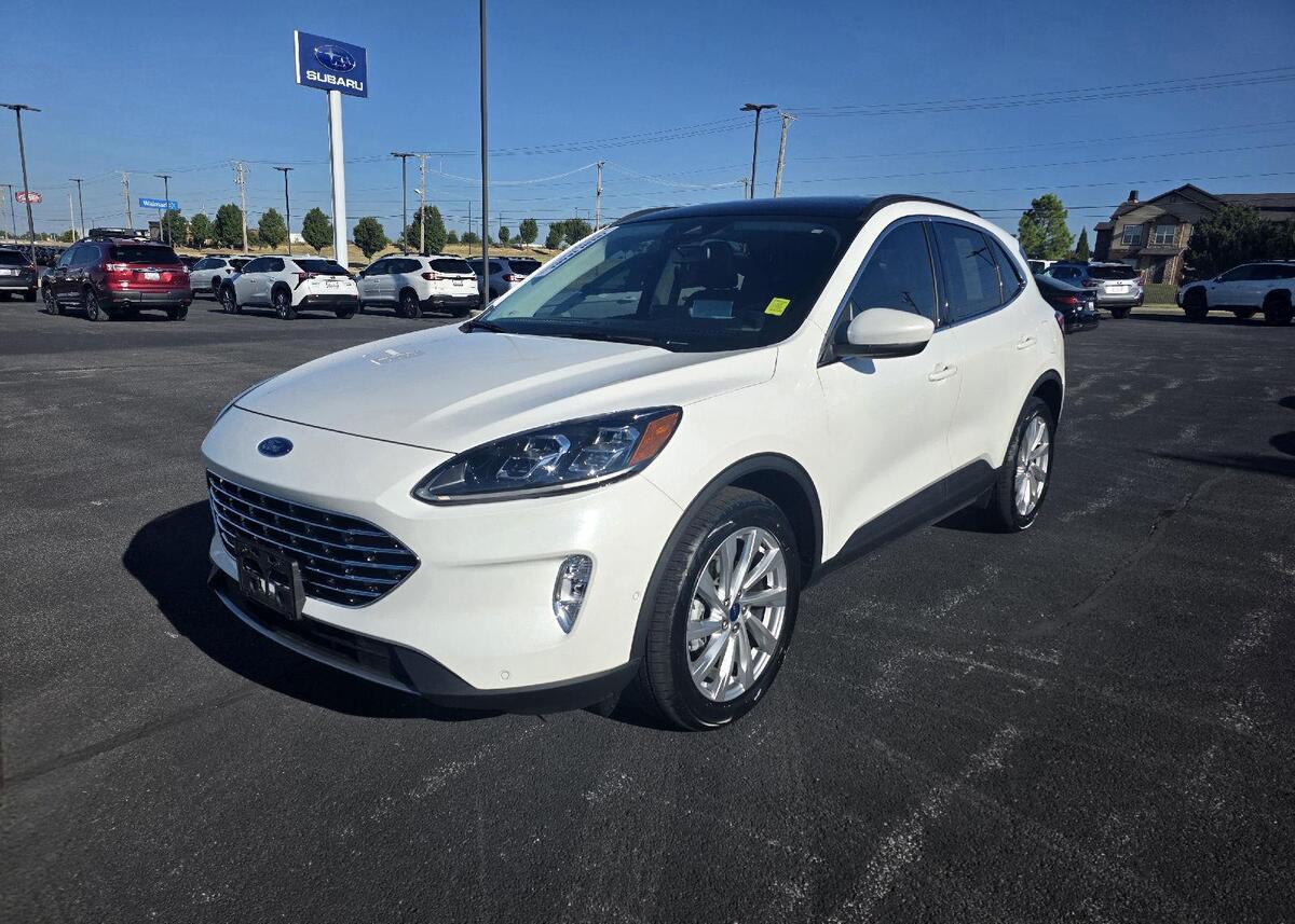 2021 Ford Escape Titanium, stock DSB8365A