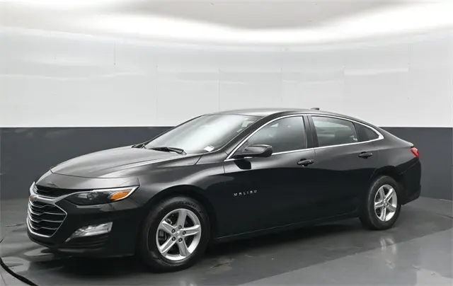 2024 Chevrolet Malibu 1LT photo 2