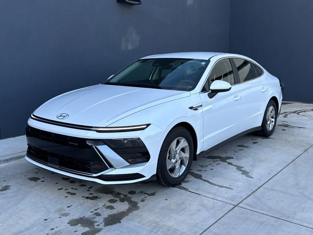 2025 Hyundai Sonata SE's photo