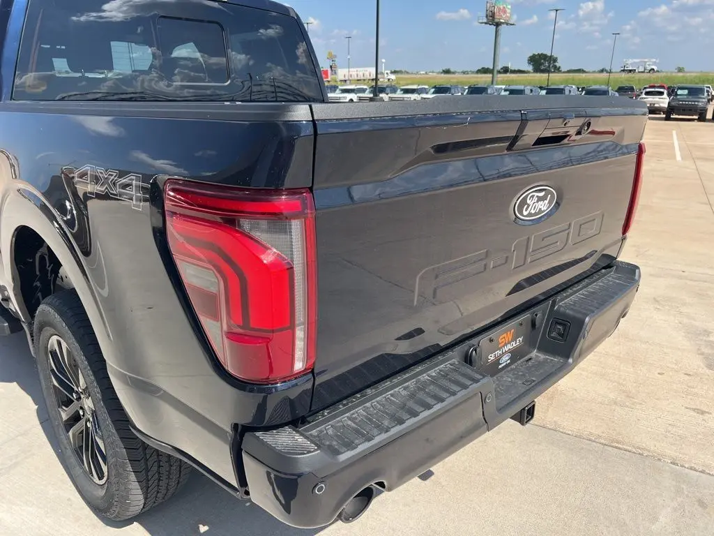 2025 Ford F-150 Lariat photo 3