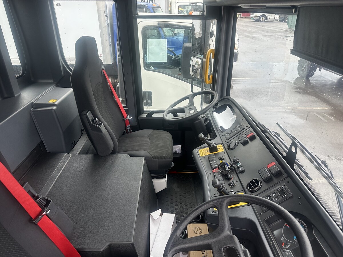 2024 Dennis Eagle in Phoenix, AZ — photo 2