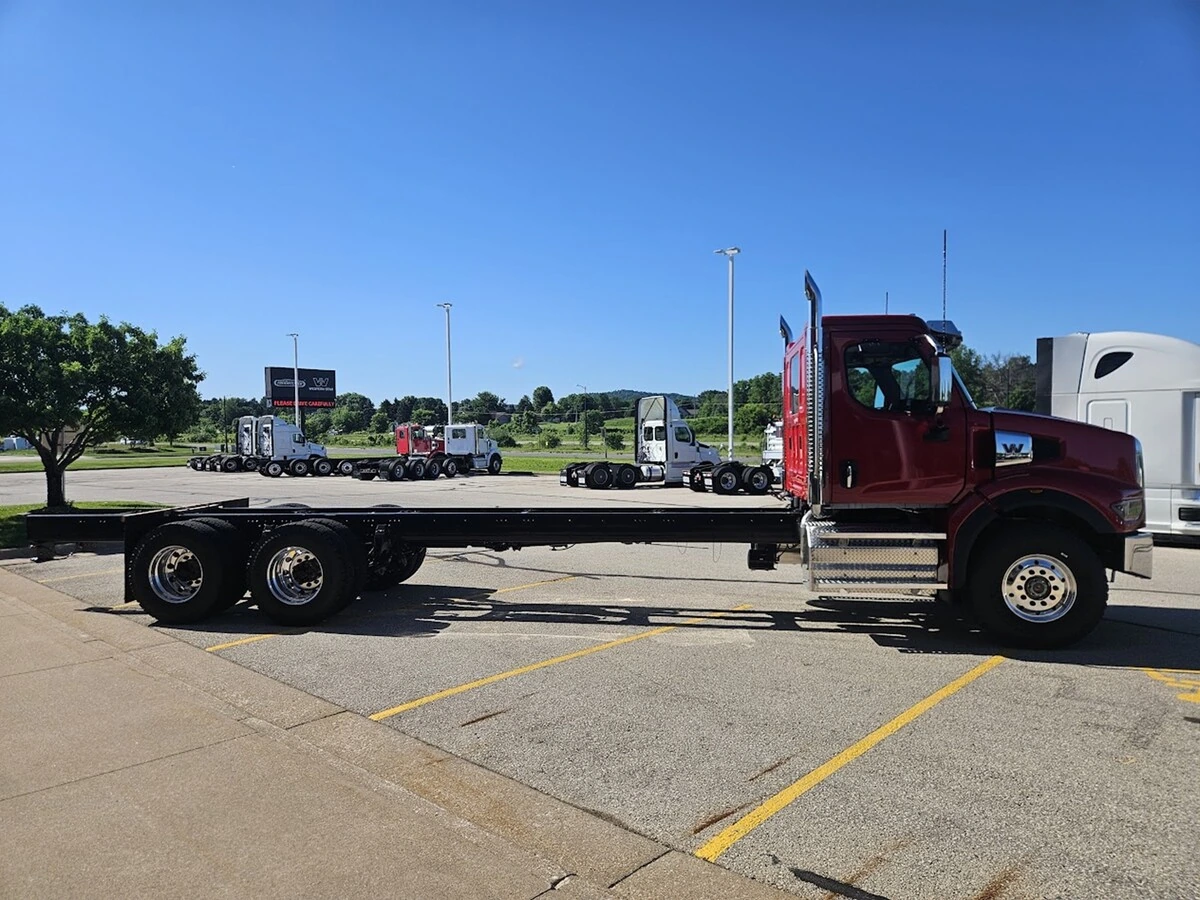 2027 Western Star 49X — photo 4