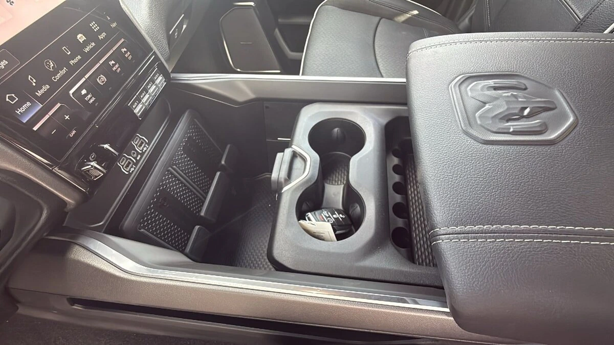 2026 RAM 3500 Laramie - Photo 12