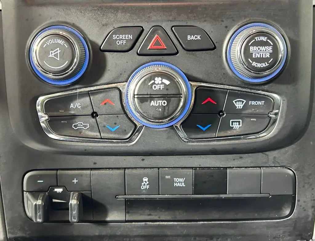 2023 Ram 1500 Classic SLT photo 18
