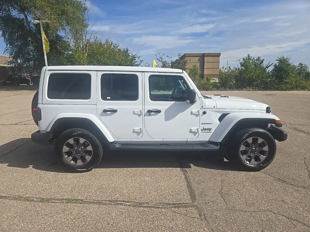 2019 Jeep Wrangler Unlimited Sahara photo 2