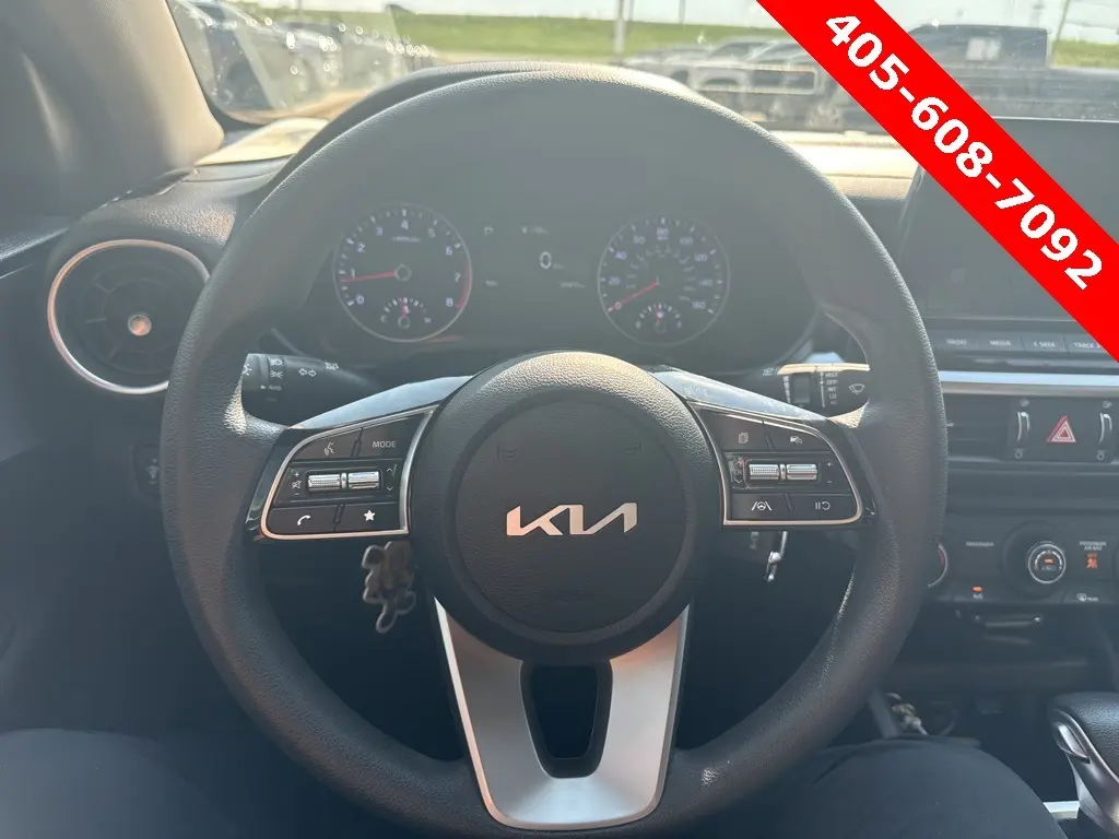 2022 Kia Forte LXS photo 3