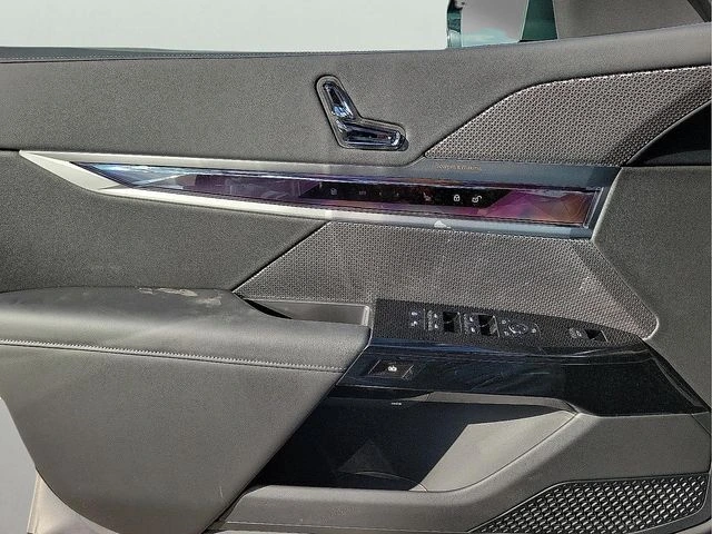 2026 BMW 7 Series 750e - Photo 21
