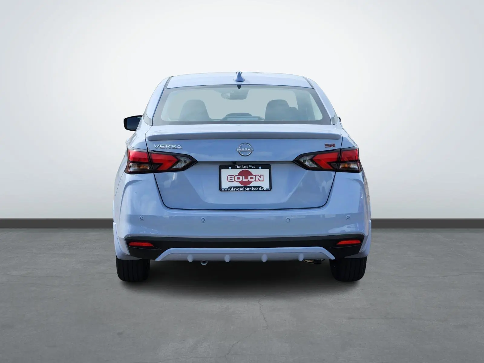 2025 Nissan Versa SR photo 4