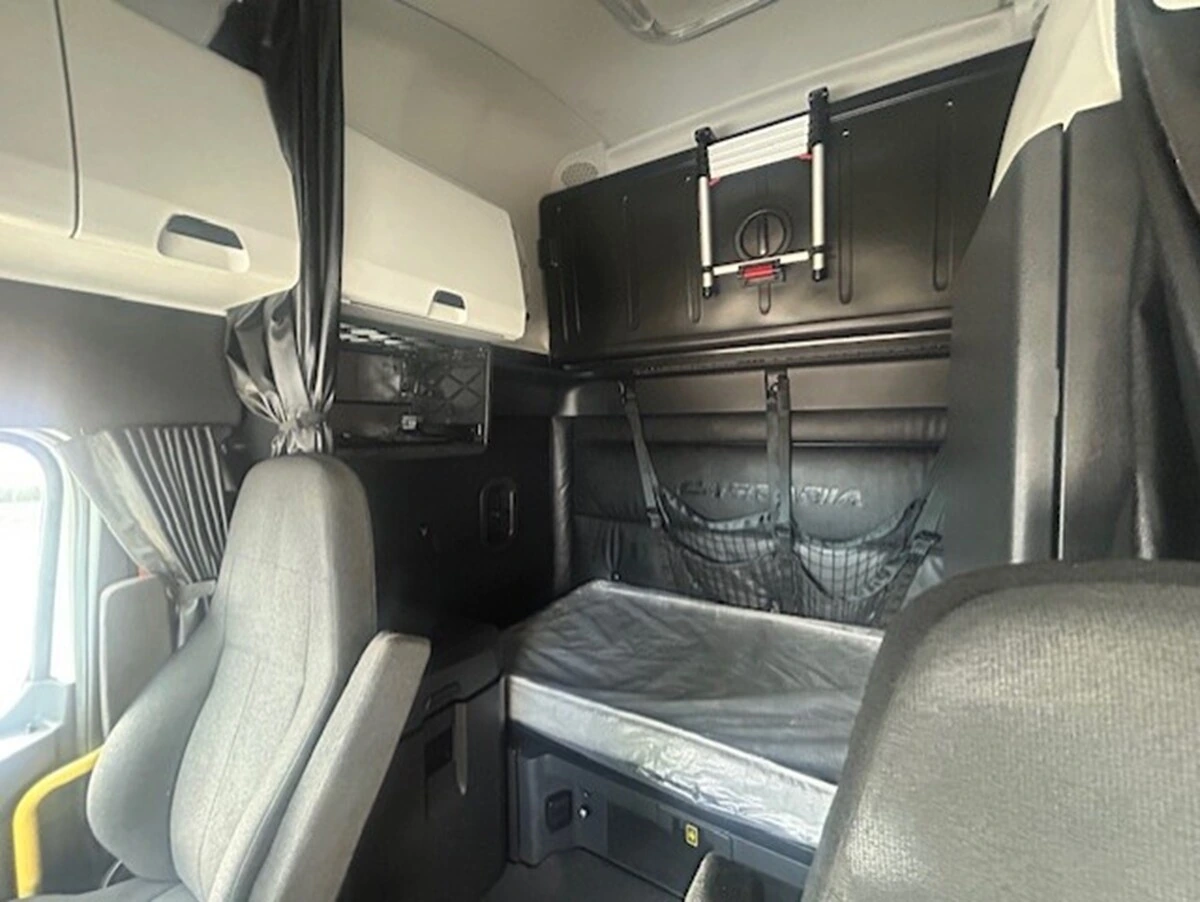 2024 Freightliner Cascadia - image 15