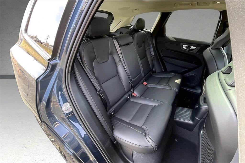 2026 Volvo - image 10