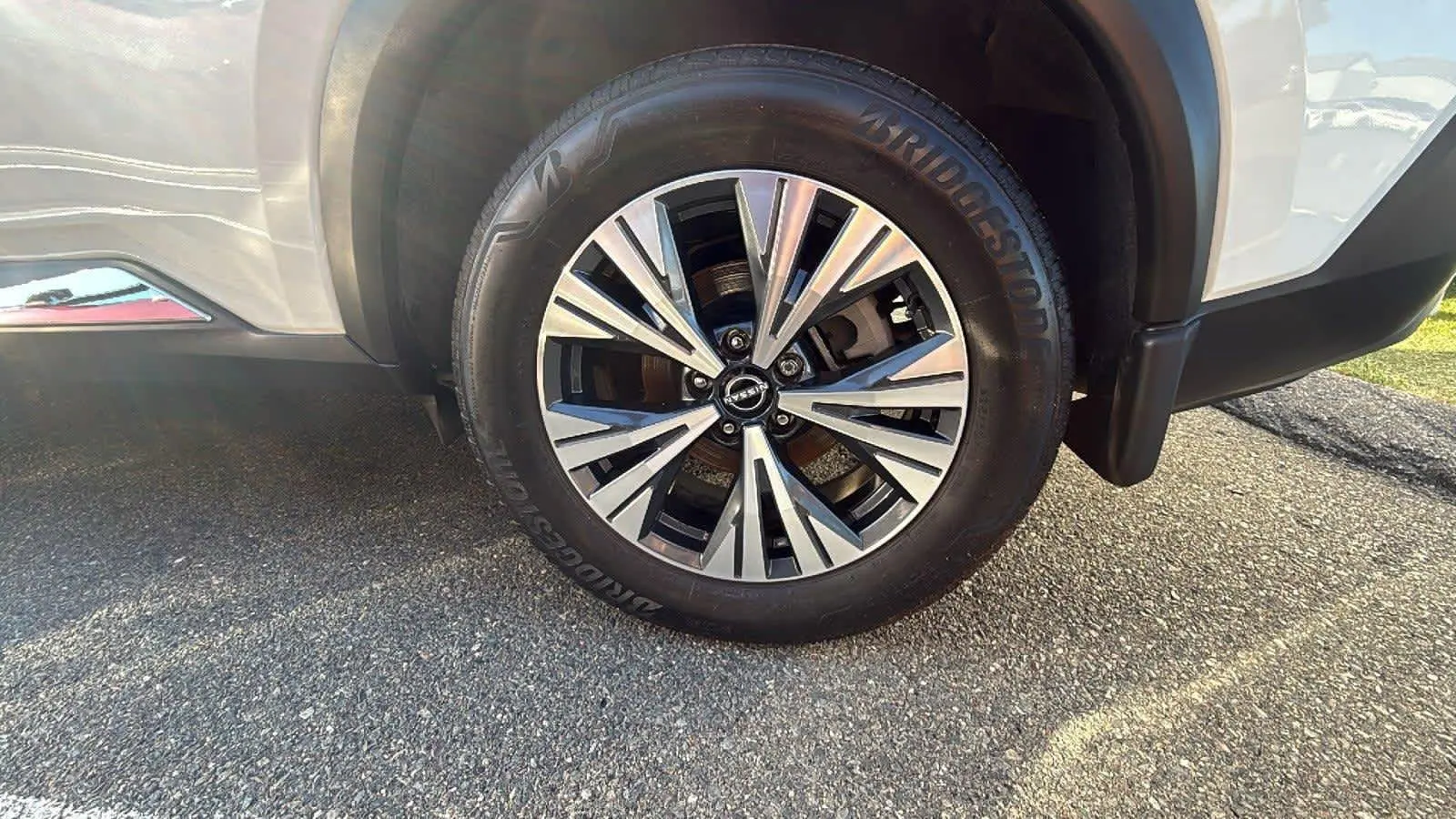 2023 Nissan Rogue SV photo 7