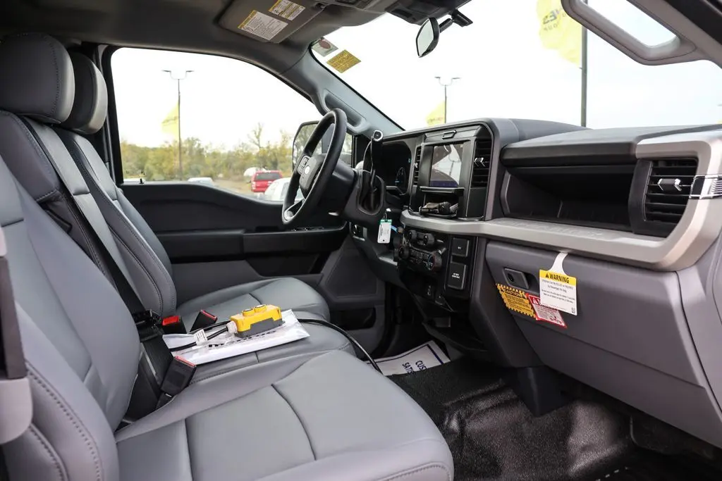 2025 Ford F-450 XL photo 11