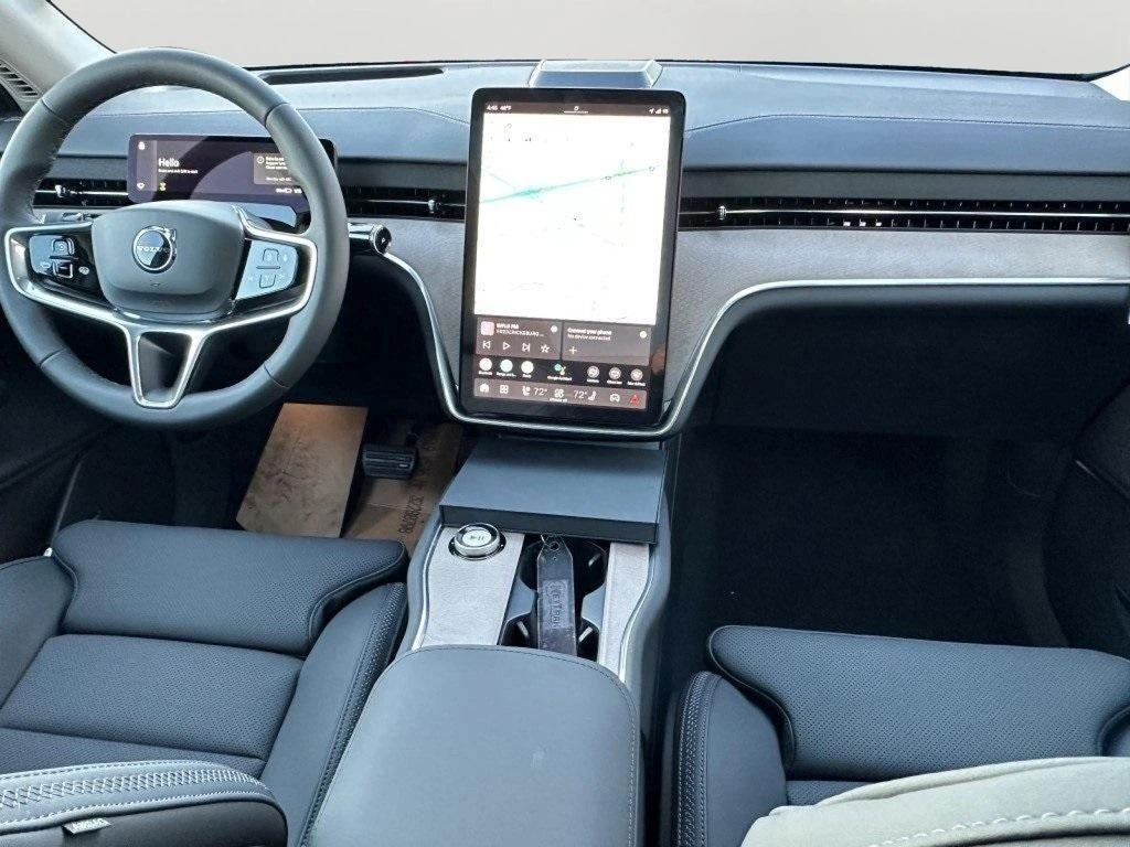 2025 Volvo - image 13