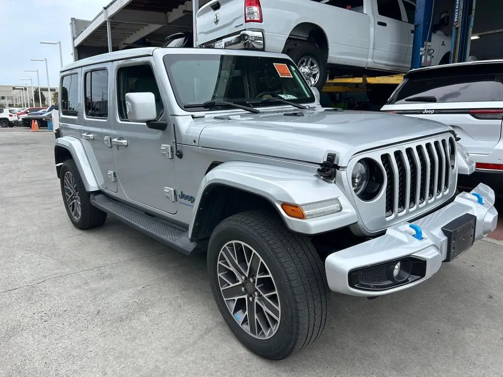 2023 Jeep Wrangler Sahara 4xe photo 3