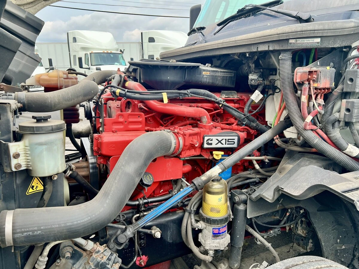 2022 International LT - image 5