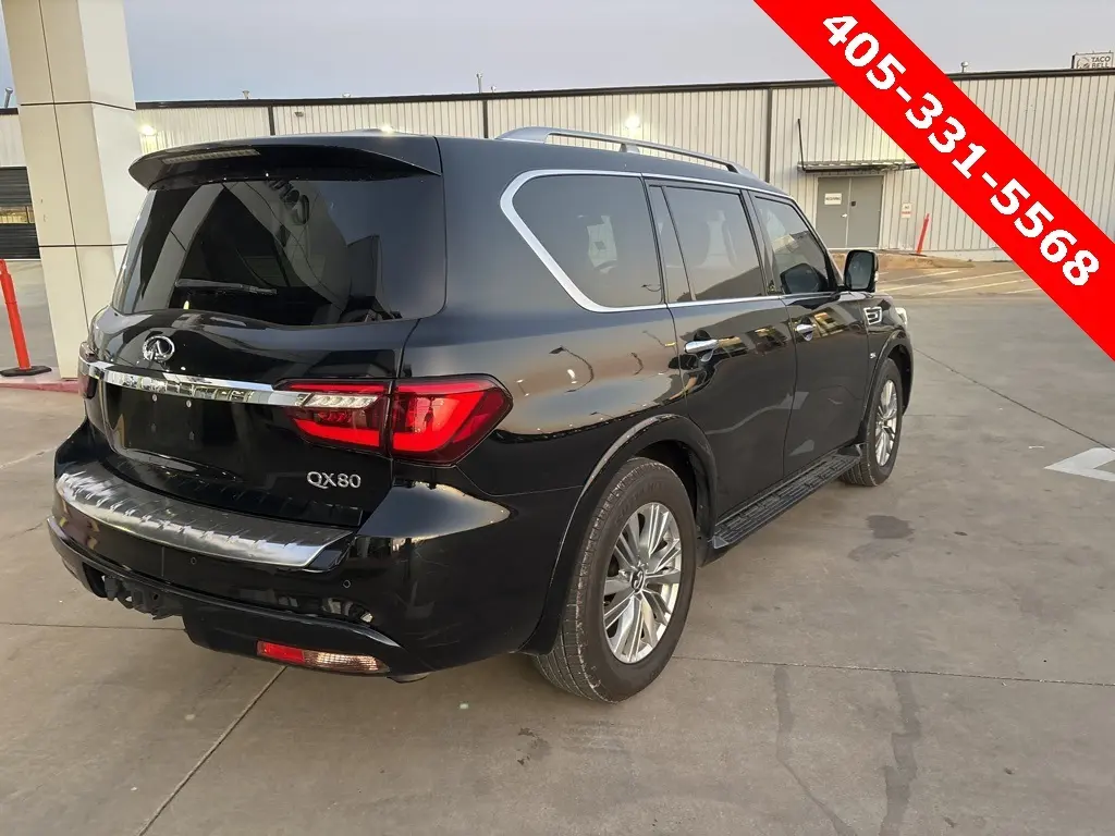 2019 Infiniti QX80 Luxe photo 3