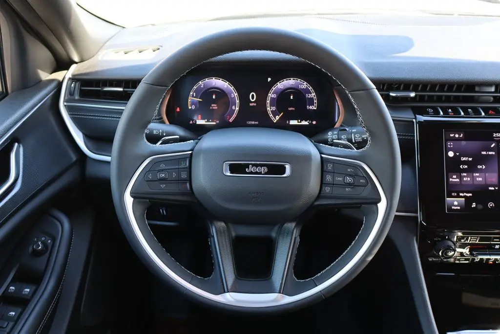 2024 Jeep Grand Cherokee Laredo photo 14