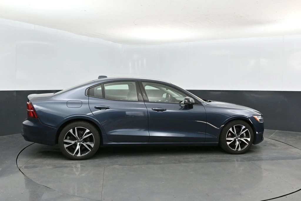 2024 Volvo - image 4