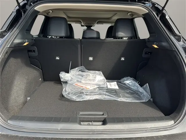 2026 Nissan Kicks SR photo 26