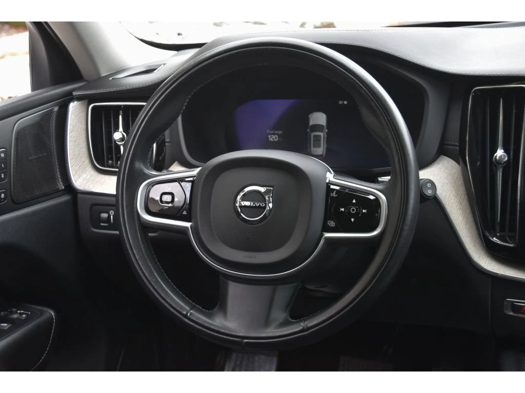 2022 Volvo - image 16