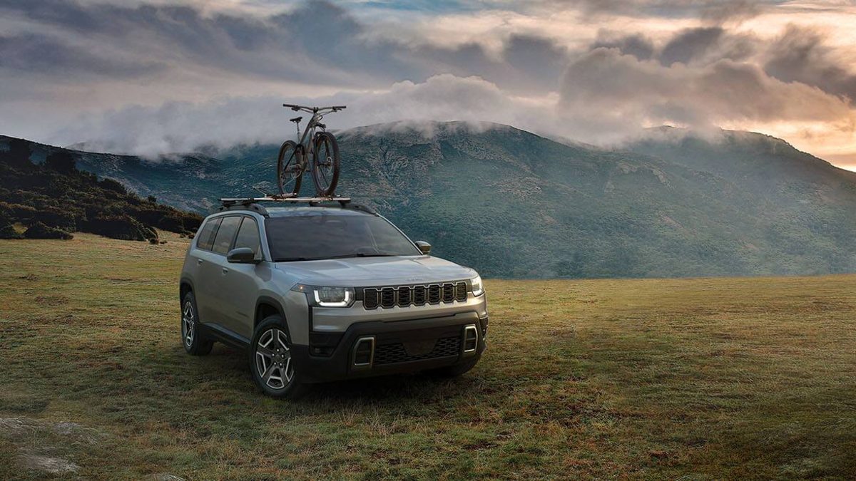 2026 Jeep Cherokee Exterior Passenger Side Front Angle