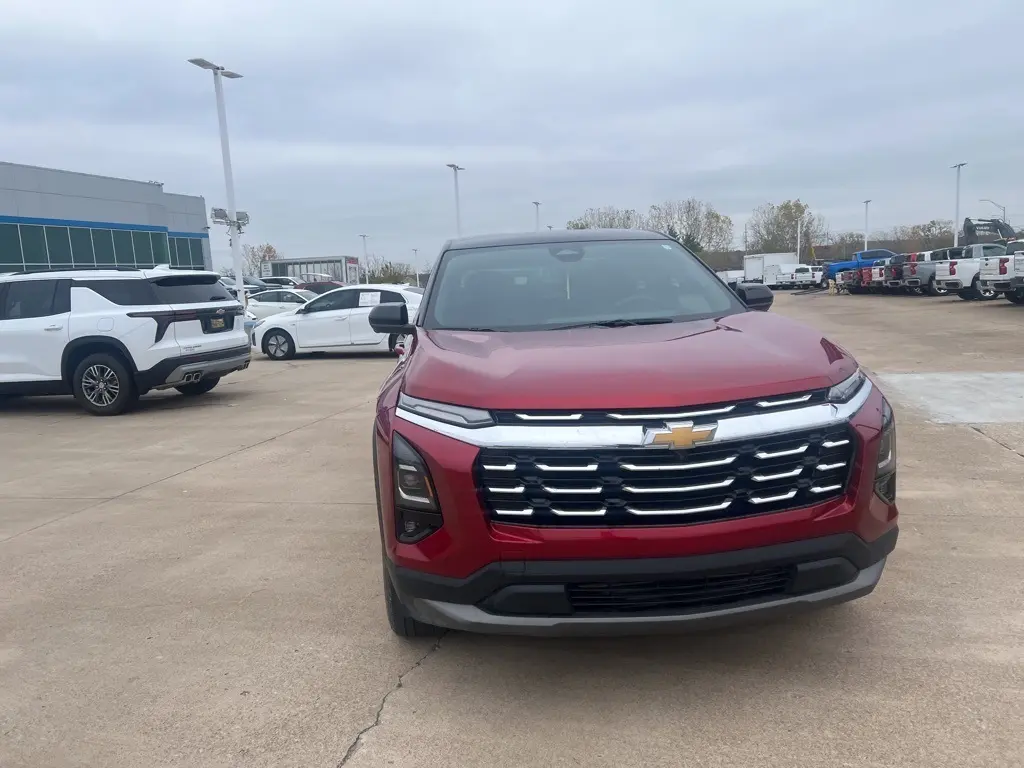 2025 Chevrolet Equinox LT photo 3