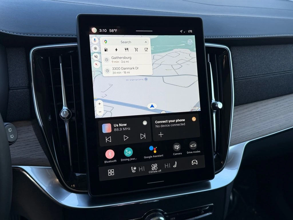 2025 Volvo - image 21