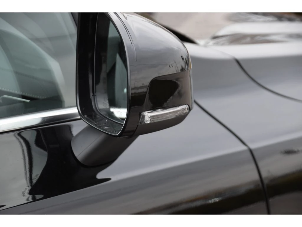 2026 Volvo - image 31