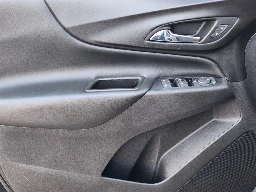 2018 Chevrolet Equinox LT photo 17