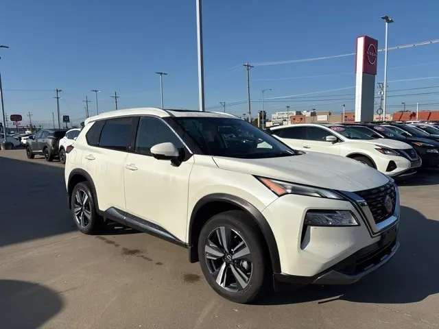 2023 Nissan Rogue SL photo 2