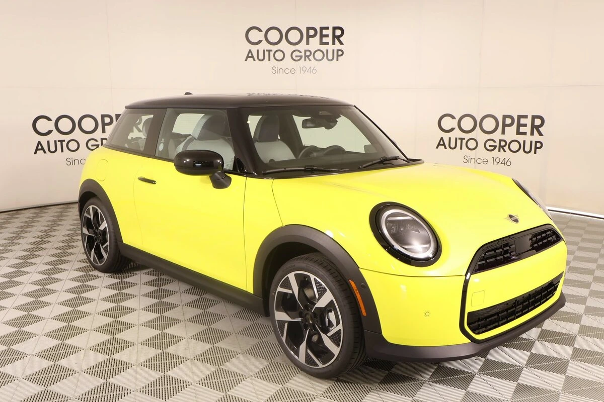 2026 MINI Hardtop Cooper Oxford Edition's photo
