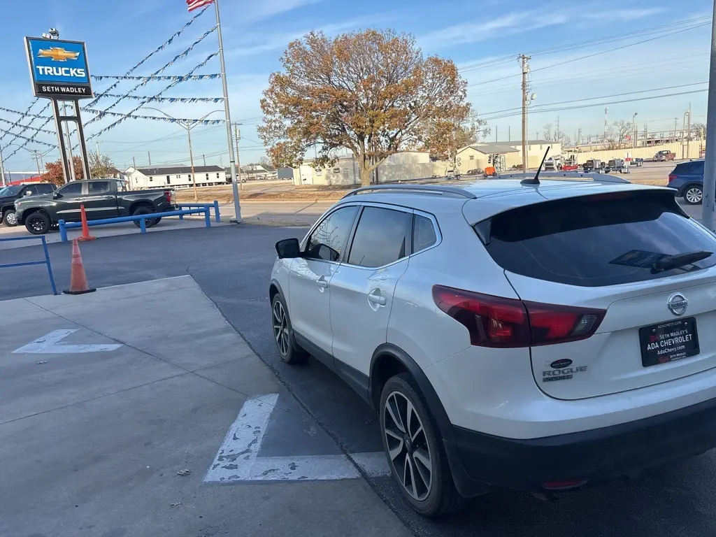 2017 Nissan Rogue Sport SL photo 3
