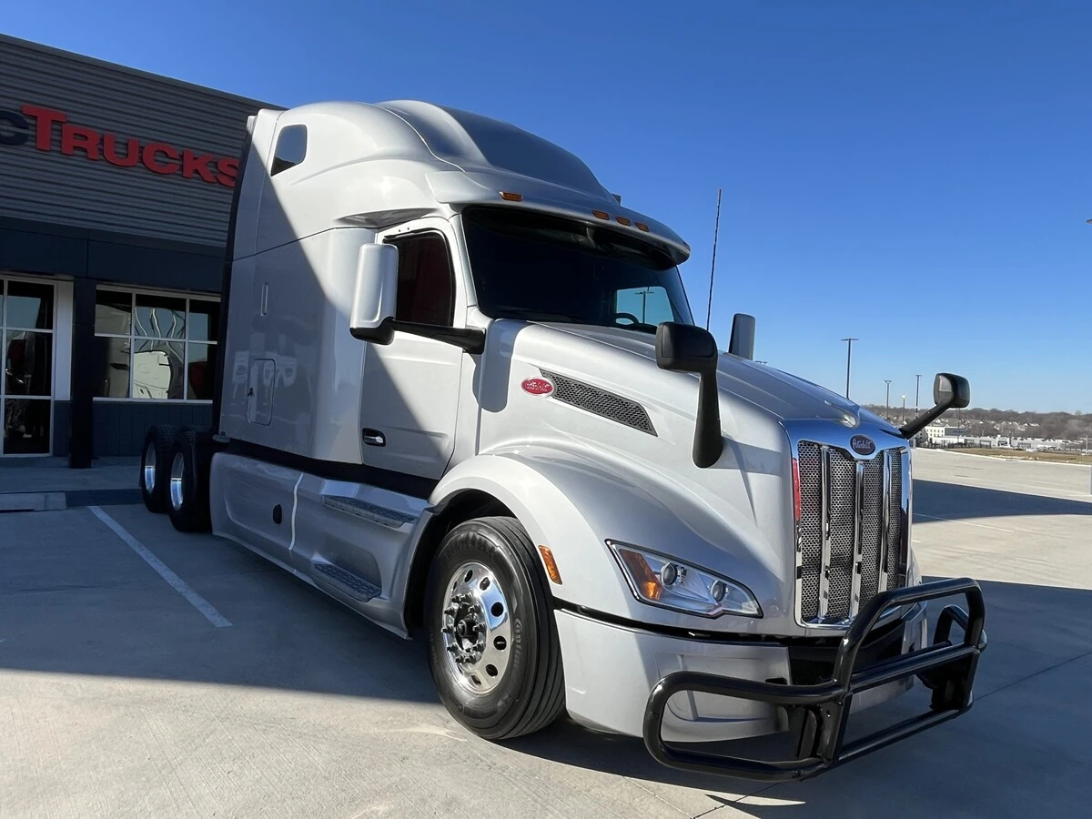 2023 Peterbilt 579 - image 11