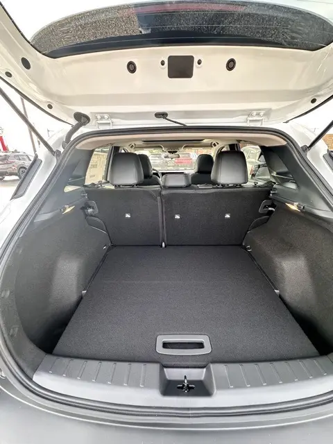 2026 Nissan Kicks SR photo 8